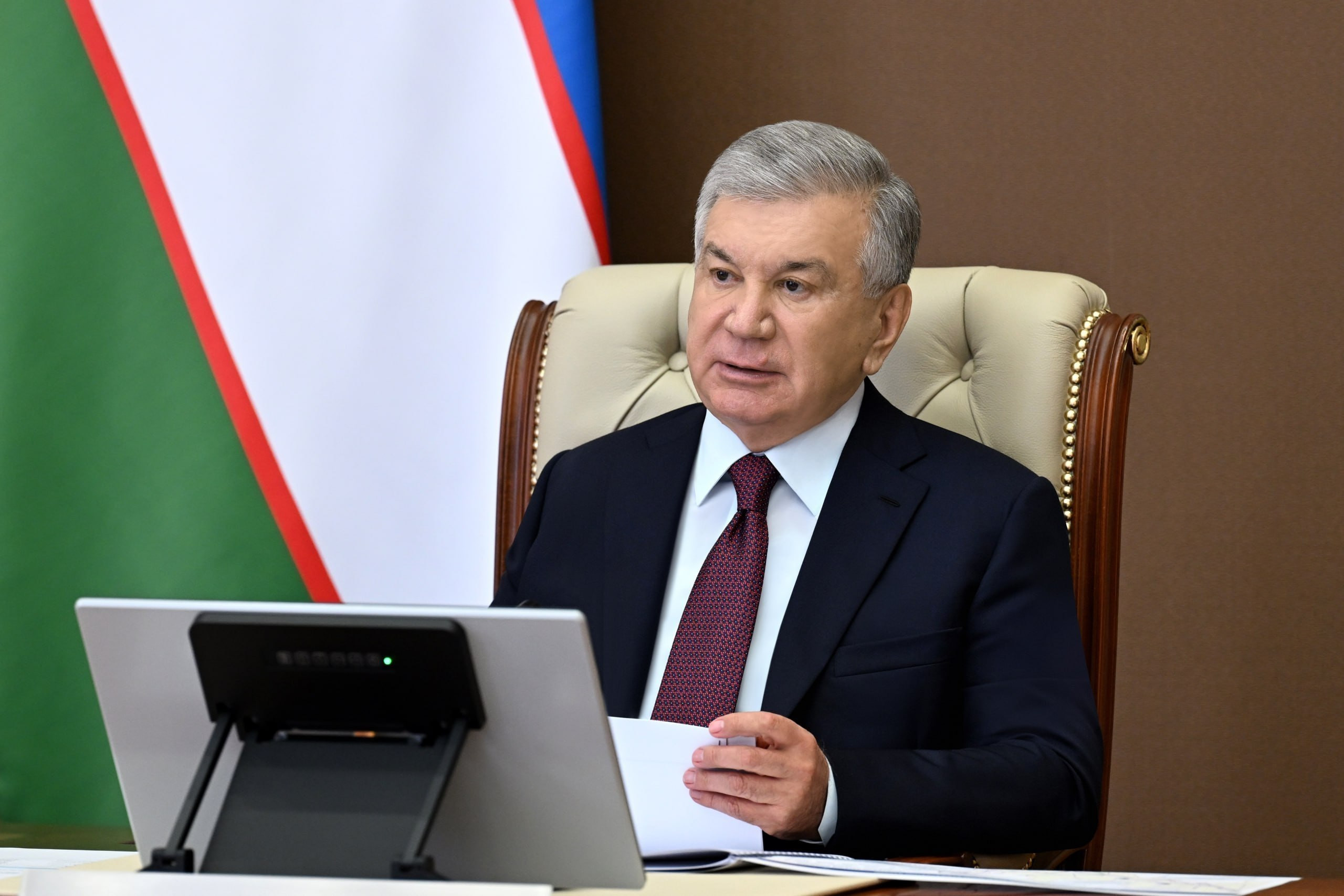 Shavkat Mirziyoyev neft va gaz tarmogʻida amalga oshirilayotgan yirik loyihalar yuzasidan taqdimot bilan tanishdi
