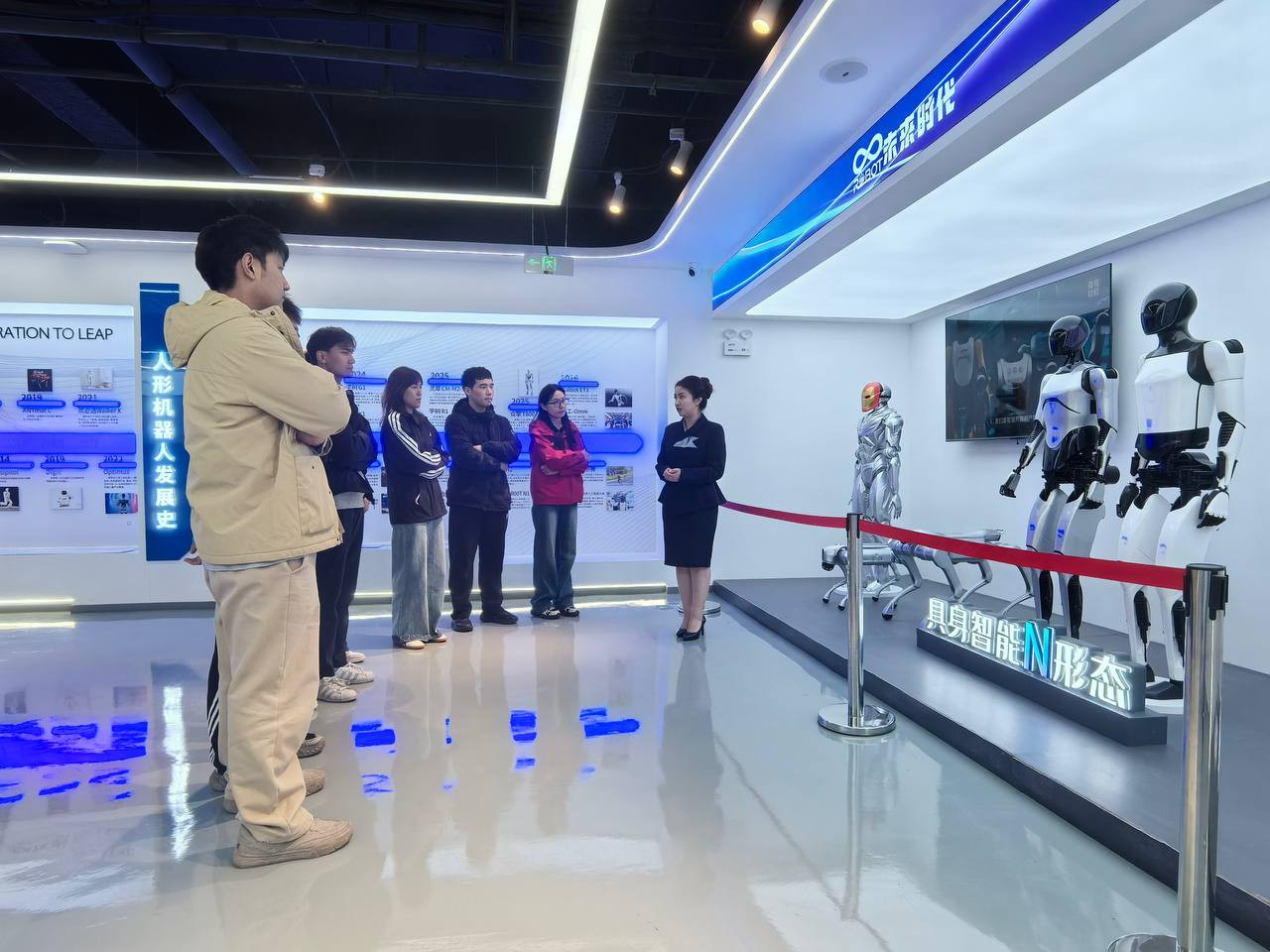 Shinjondagi ilk 9S robototexnika markaziga tashrif