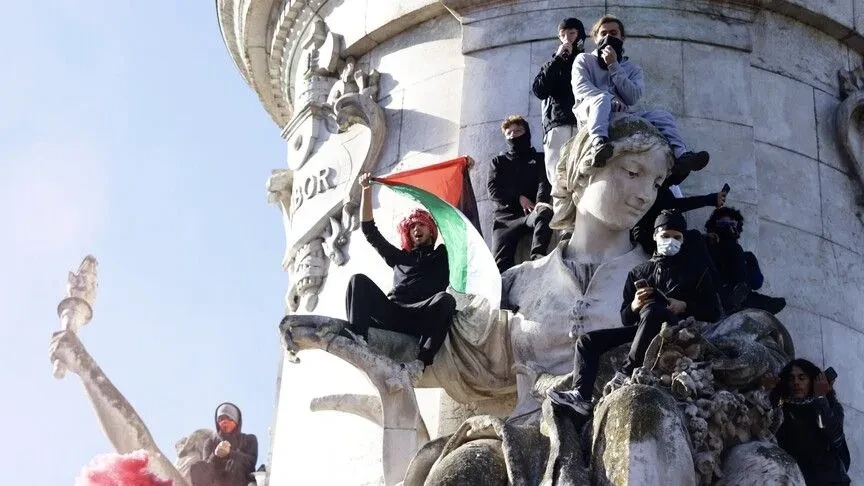 Во Франции «желтые жилеты» вышли на протесты вместе со школьниками и фермерами